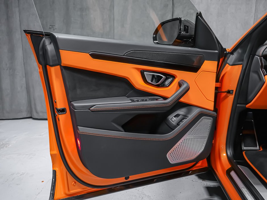 2023 Lamborghini Urus-33