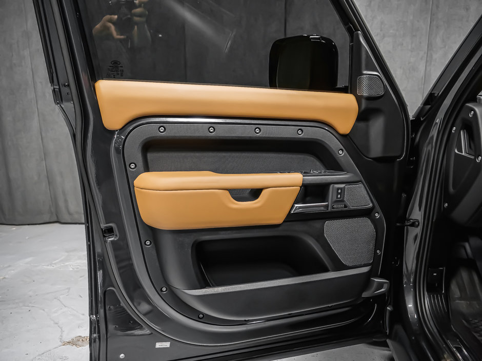 Land Rover Defender CARPATHIAN EDITION 2023-18
