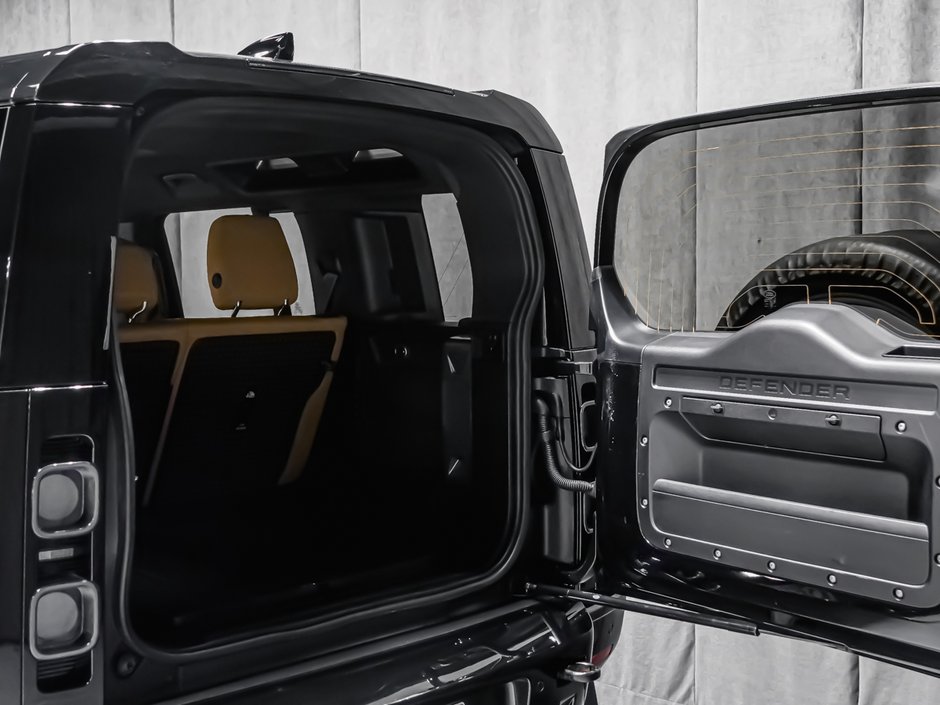 2023 Land Rover Defender-27