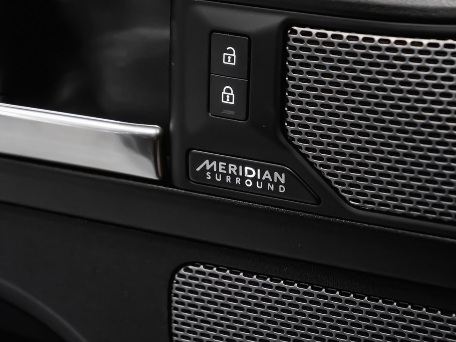 2023 Land Rover Defender-14