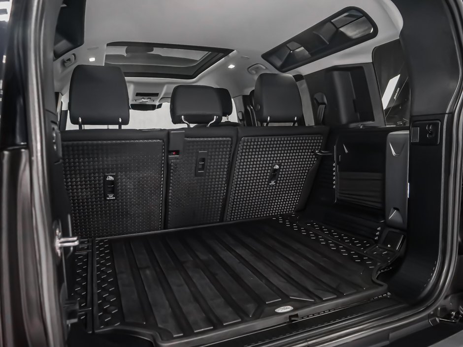 2025 Land Rover Defender S-10