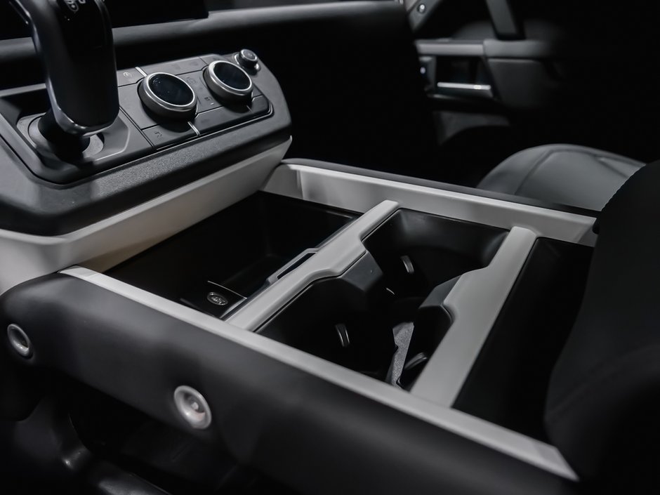 2025 Land Rover Defender S-26