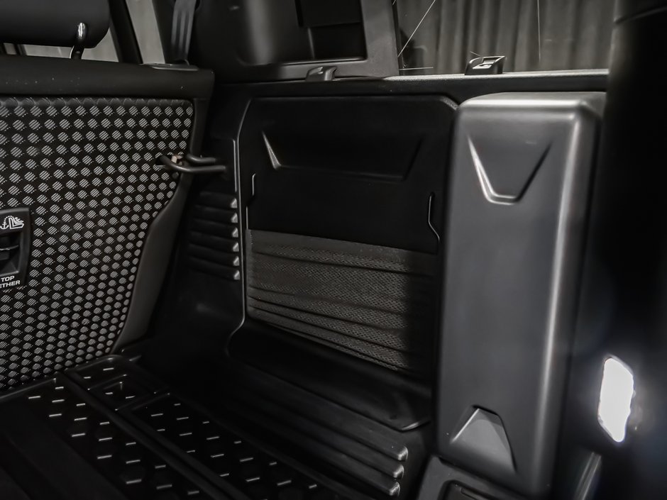 2025 Land Rover Defender S-12