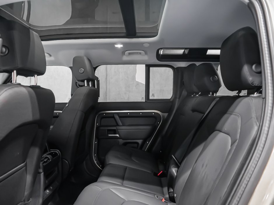 2025 Land Rover Defender S-30