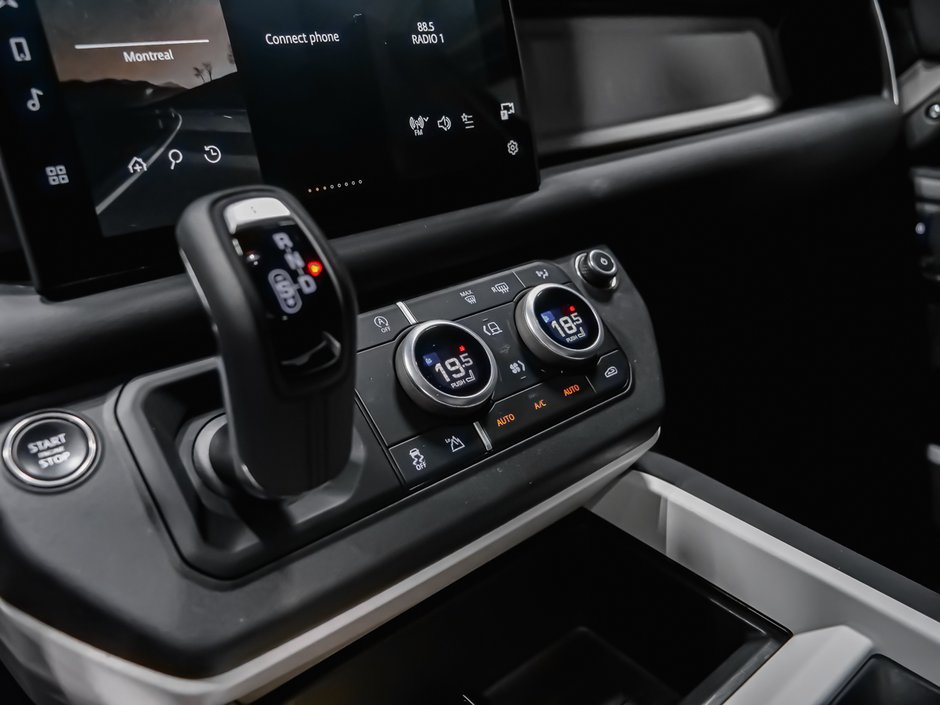2025 Land Rover Defender S-27
