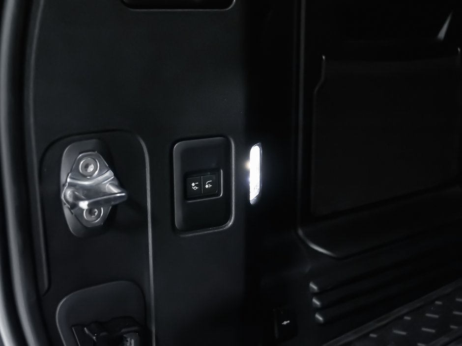 Land Rover Defender X-Dynamic SE V8 2026-16