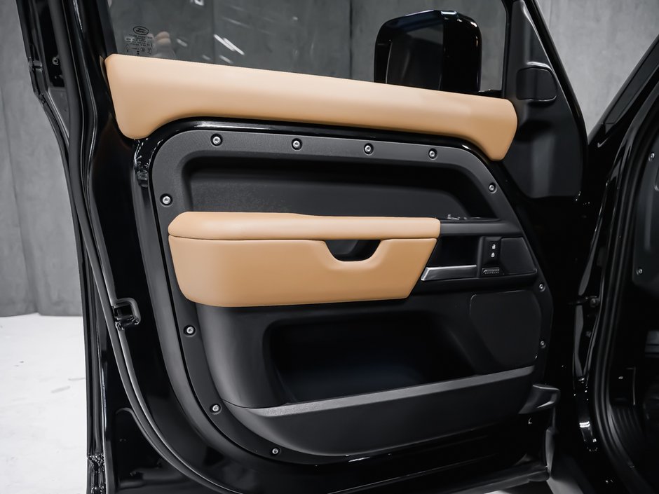 Land Rover Defender X-Dynamic SE V8 2026-25