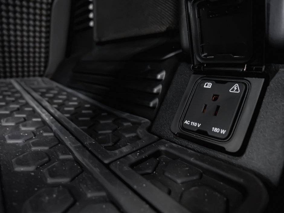 Land Rover Defender X-Dynamic SE V8 2026-17