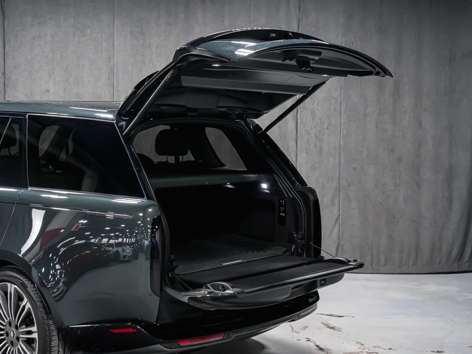 Land Rover Range Rover SE 2023-16