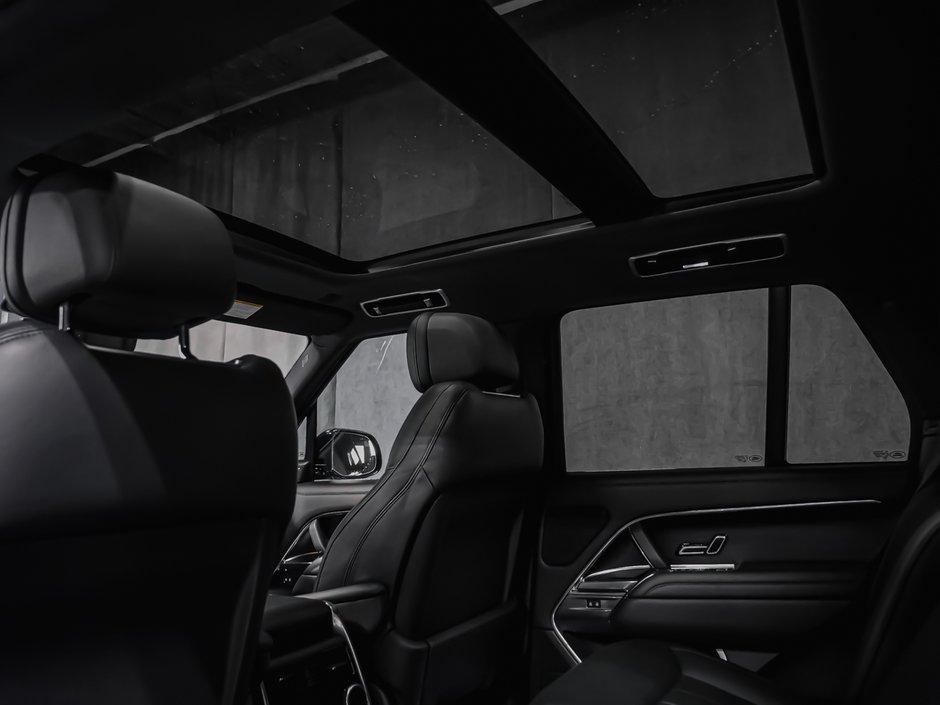 Land Rover Range Rover SE 2023-38