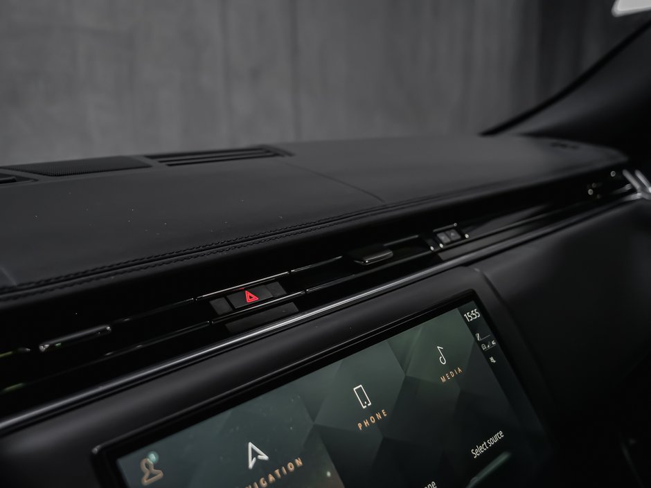 Land Rover Range Rover SE 2023-31