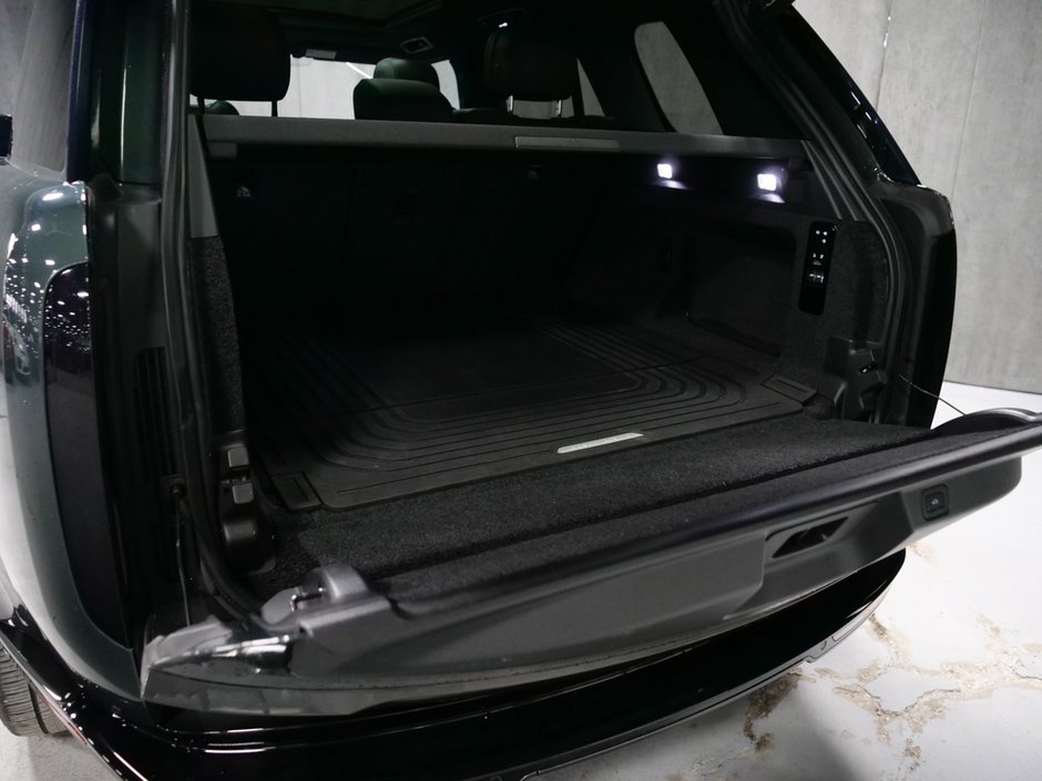 Land Rover Range Rover SE 2023-14