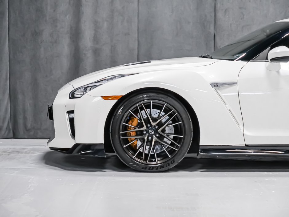 Nissan GT-R PREMIUM 2023-9