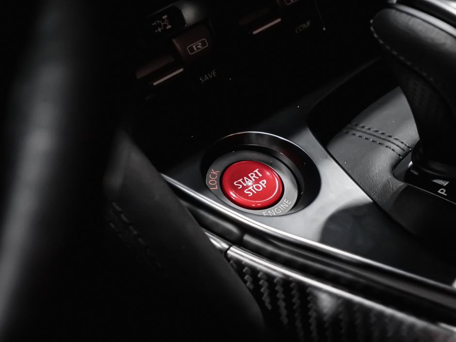 Nissan GT-R PREMIUM 2023-24