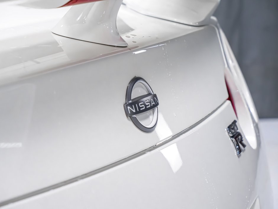 Nissan GT-R PREMIUM 2023-18