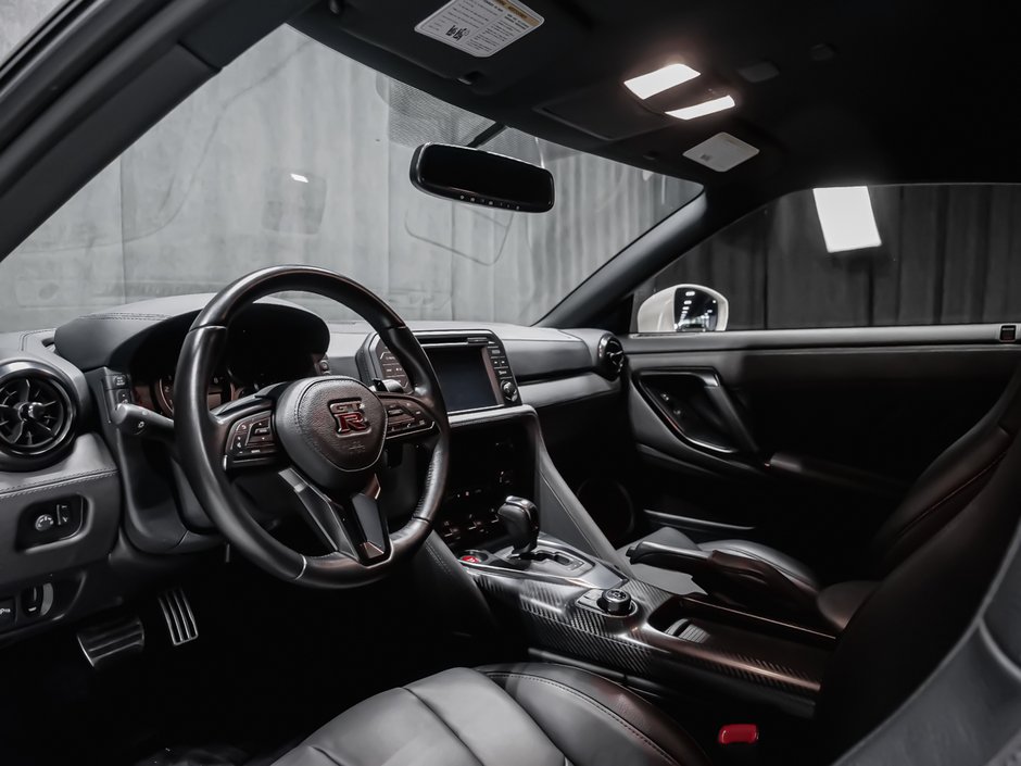 Nissan GT-R PREMIUM 2023-22