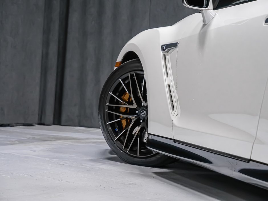 Nissan GT-R PREMIUM 2023-10