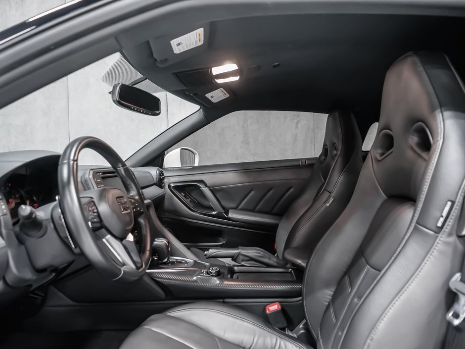 Nissan GT-R PREMIUM 2023-43