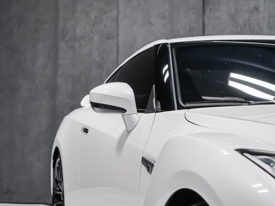Nissan GT-R PREMIUM 2023-41