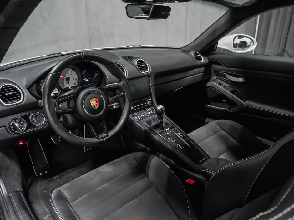 2020 Porsche 718 Cayman GT4-21