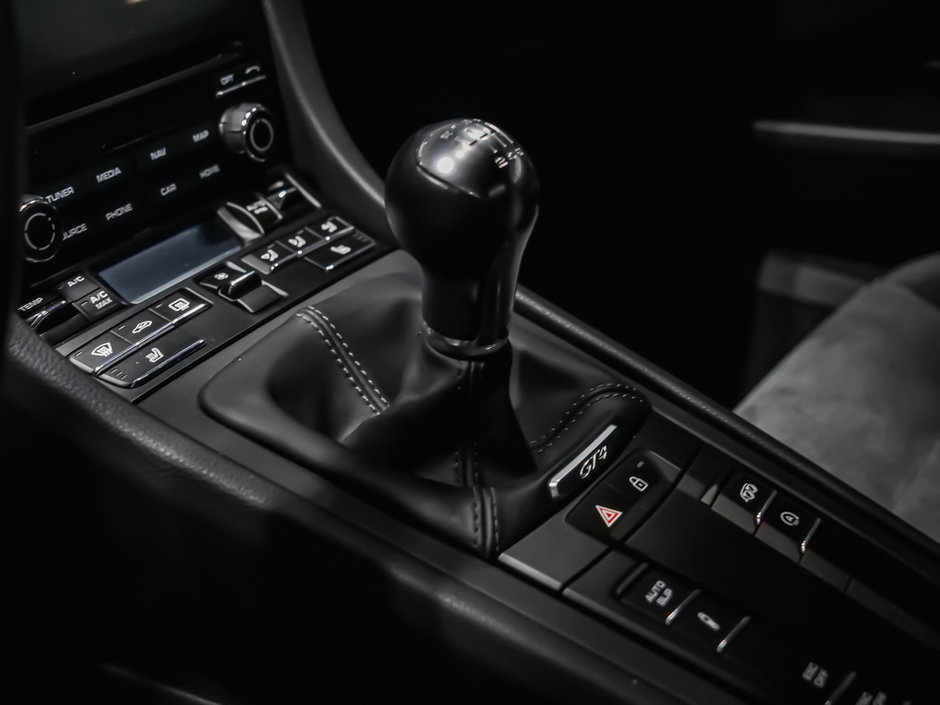 2020 Porsche 718 Cayman GT4-28