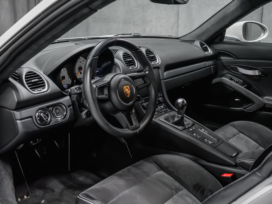 2020 Porsche 718 Cayman GT4-37