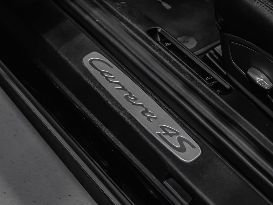 2016 Porsche 911 Carrera 4S-11