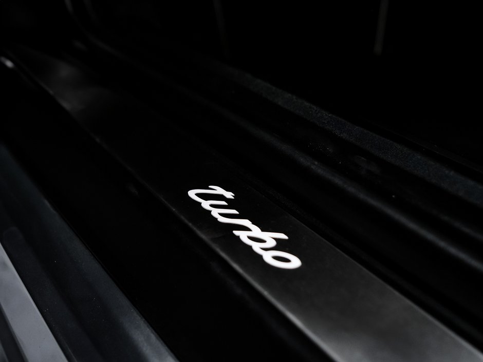 Porsche 911 TURBO COUPE HIGH SPEC CENTERLOCK WHEELS 2017-33