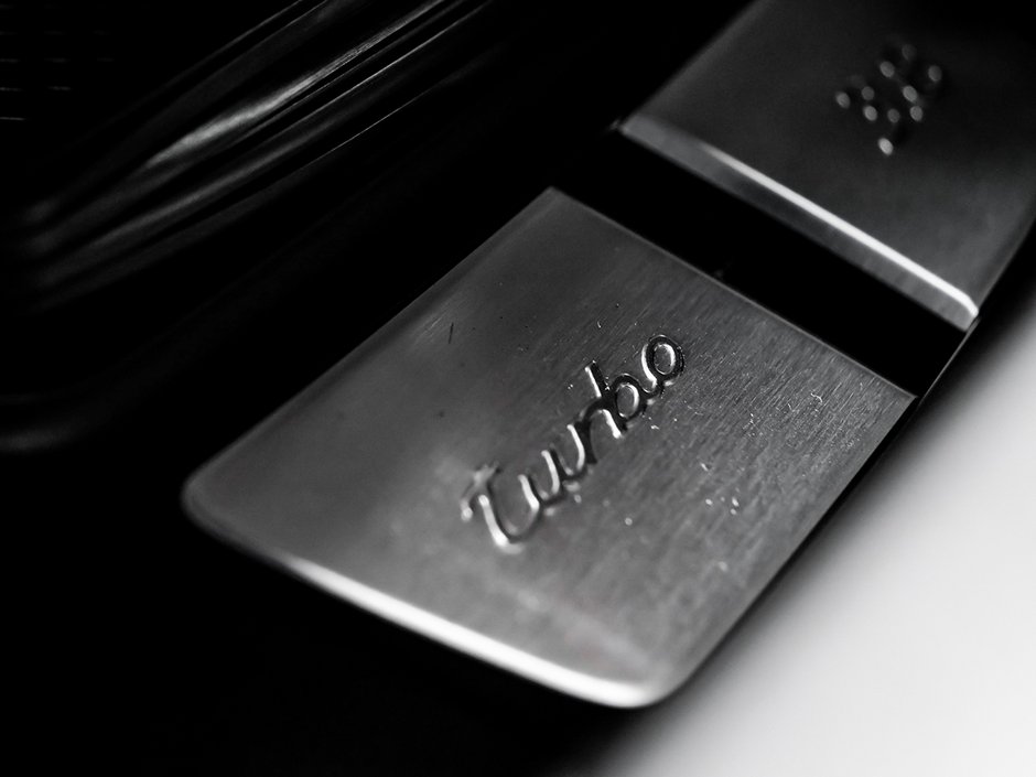 Porsche 911 TURBO COUPE HIGH SPEC CENTERLOCK WHEELS 2017-56