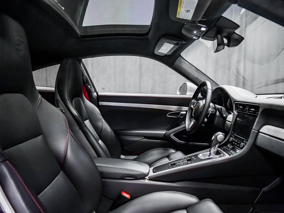 Porsche 911 TURBO COUPE HIGH SPEC CENTERLOCK WHEELS 2017-41