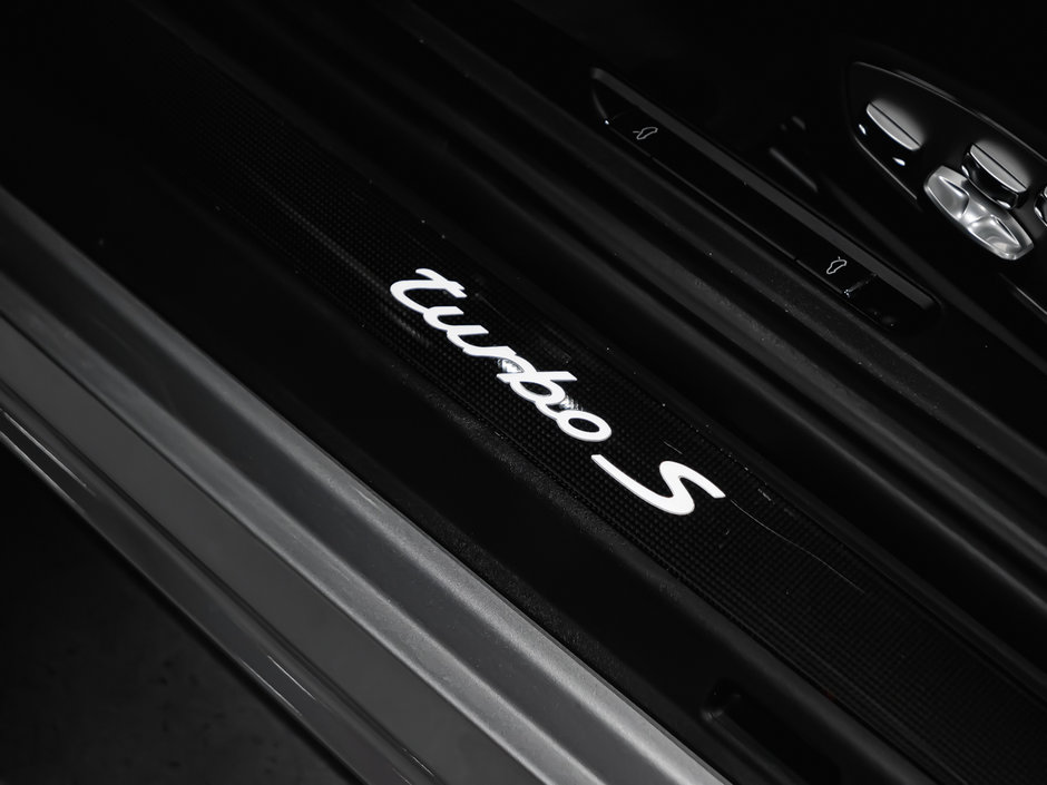 2018 Porsche 911 TURBO S-40