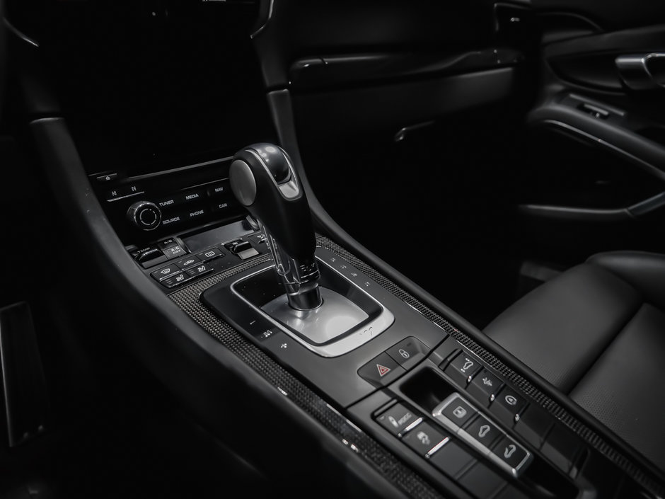 2018 Porsche 911 TURBO S-31