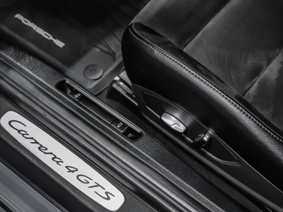 2018 Porsche 911 CARRERA 4 GTS-25