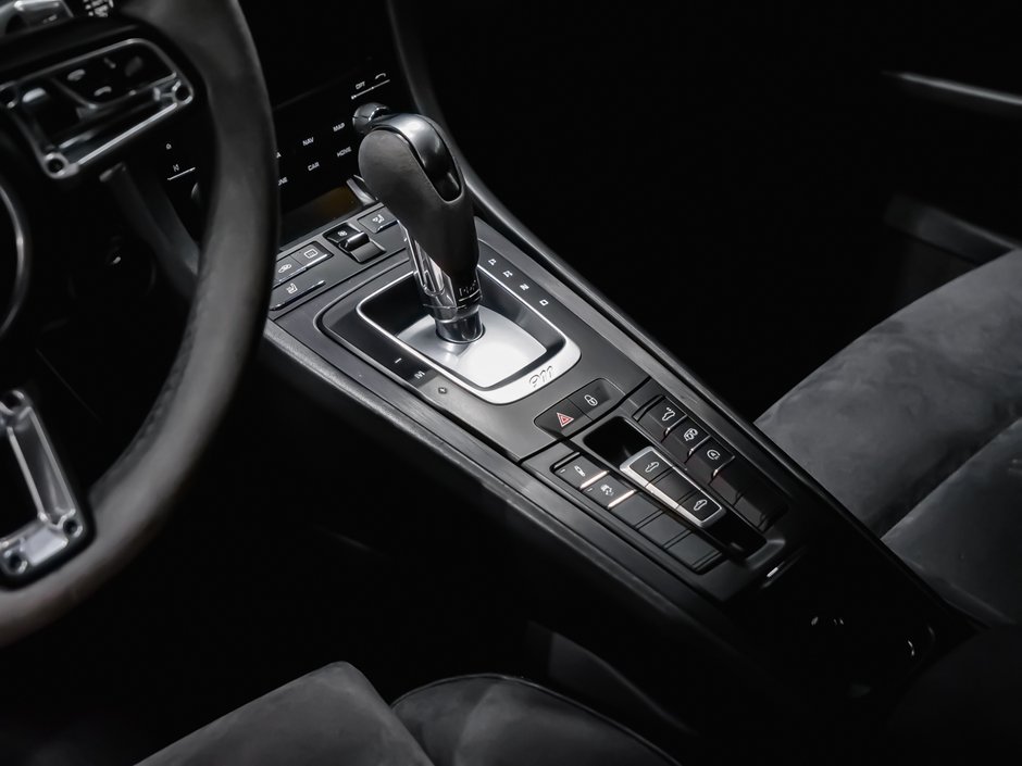 Porsche 911 TARGA 4 GTS 2018-11