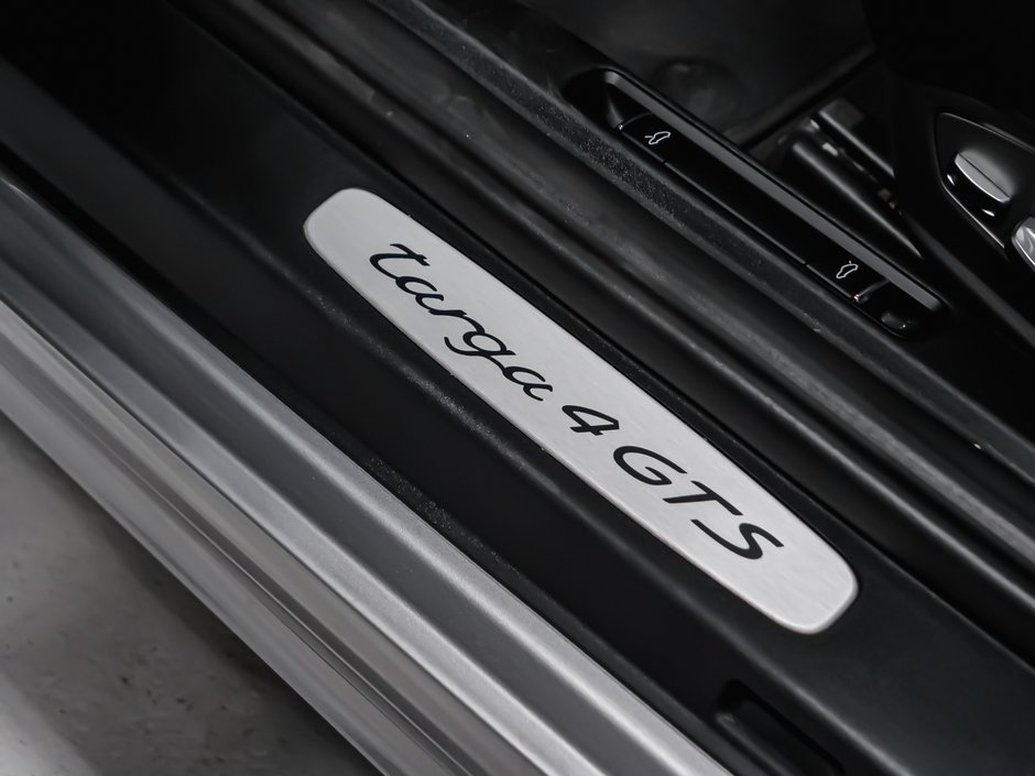 Porsche 911 TARGA 4 GTS 2018-12