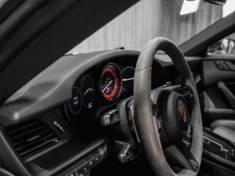 2022 Porsche 911 Carrera 4 GTS-13