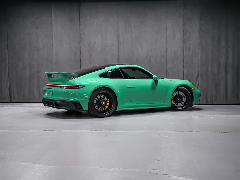 Porsche 911 Carrera 4 GTS 2023-4