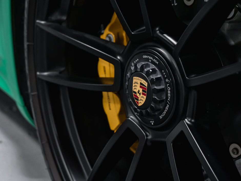 Porsche 911 Carrera 4 GTS 2023-9