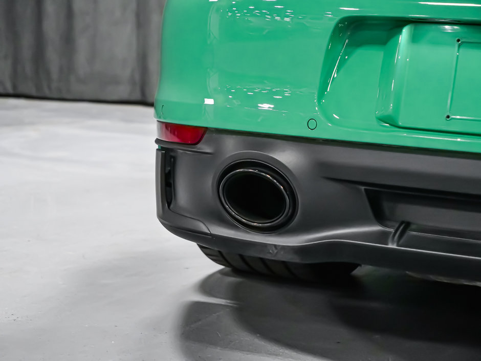Porsche 911 Carrera 4 GTS 2023-13