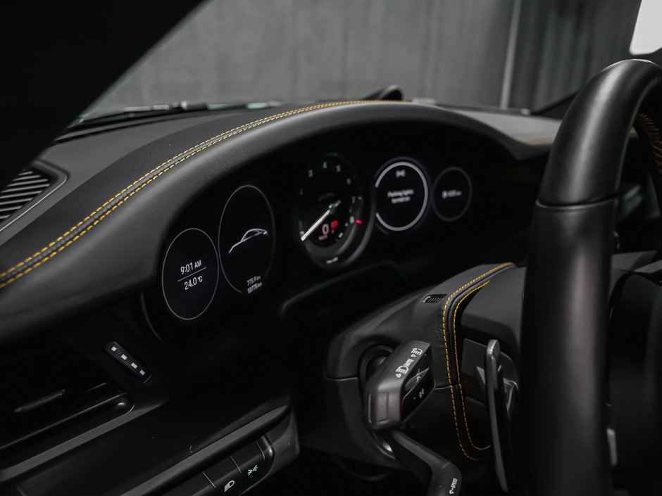 Porsche 911 Carrera 4 GTS 2023-19