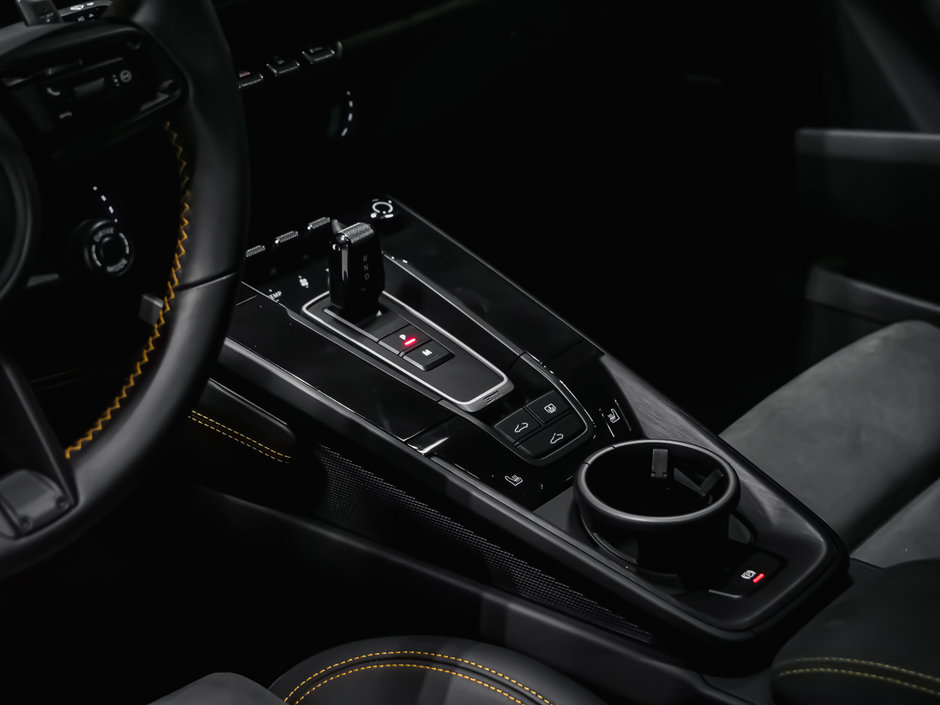 Porsche 911 Carrera 4 GTS 2023-16