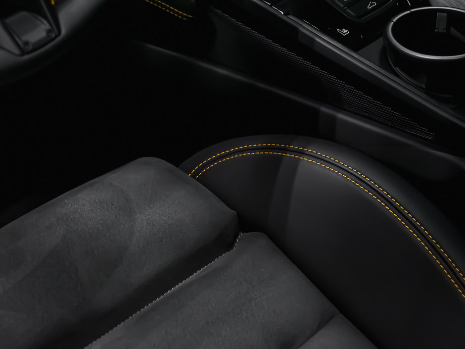 Porsche 911 Carrera 4 GTS 2023-17