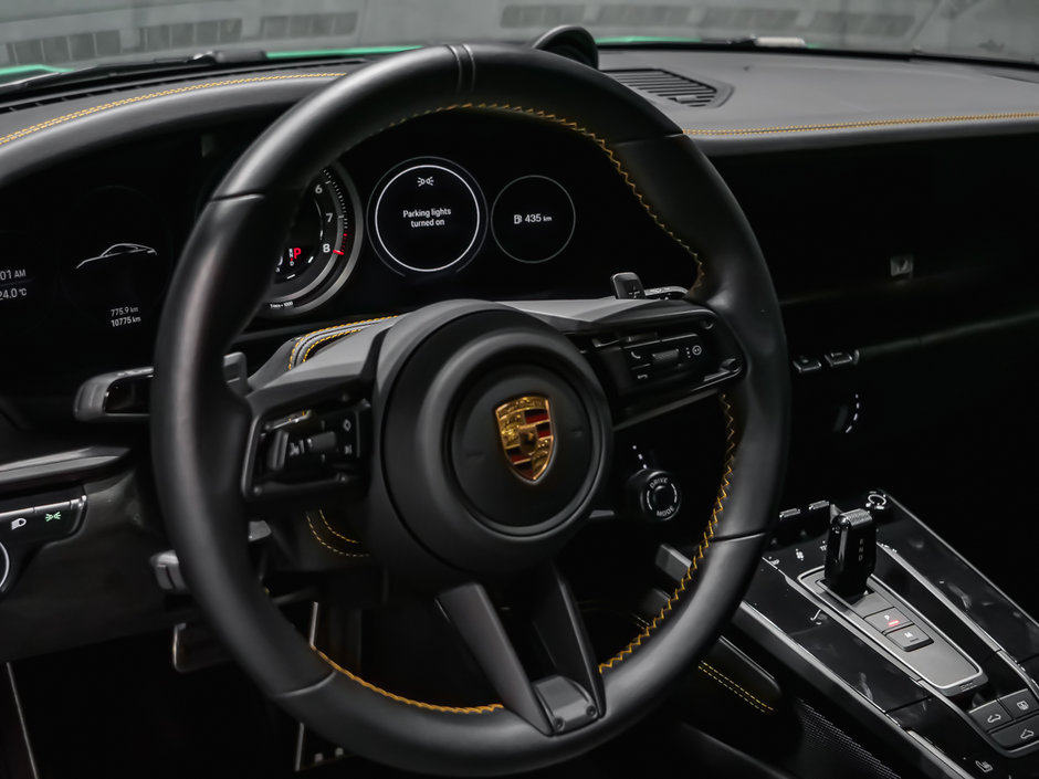 Porsche 911 Carrera 4 GTS 2023-18