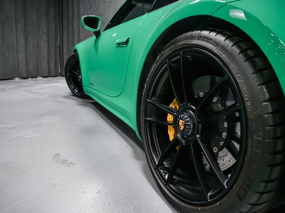 Porsche 911 Carrera 4 GTS 2023-11