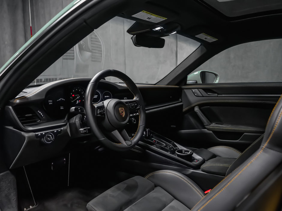 Porsche 911 Carrera 4 GTS 2023-49