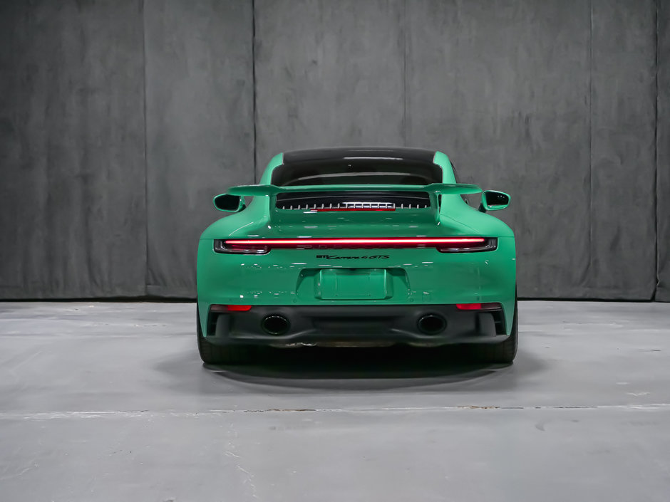 Porsche 911 Carrera 4 GTS 2023-5