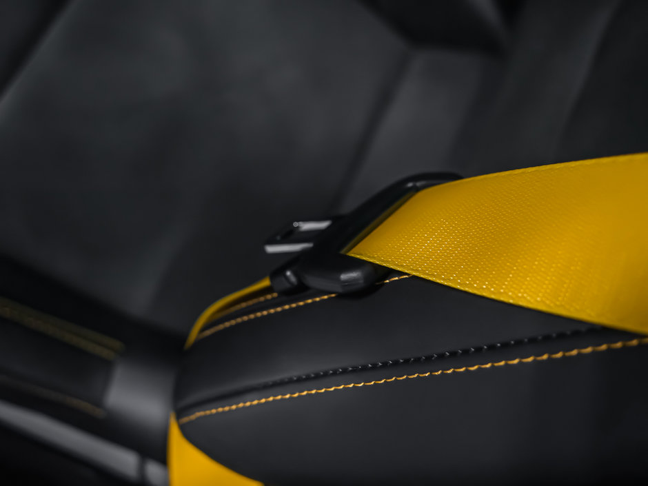 Porsche 911 Carrera 4 GTS 2023-22