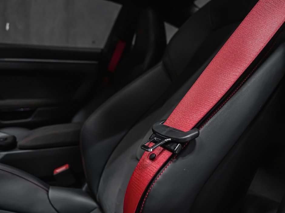 Porsche 911 CARRERA 4 GTS 2024-32