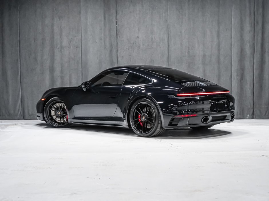Porsche 911 CARRERA 4 GTS 2024-3