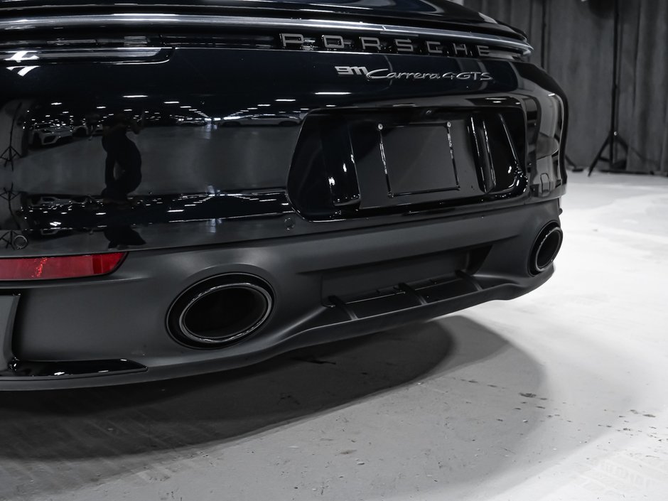 Porsche 911 CARRERA 4 GTS 2024-9